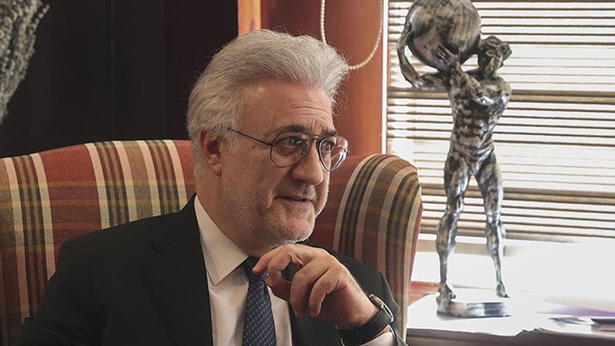 Tamer Karadağlı komisyonda eleştirilere gülerek cevap verdi