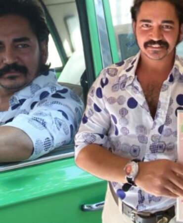 İzmirli esnaf Ferdi Tayfur’u adeta yaşıyor, yaşatıyor! Benzeyen tarzı ve nostaljik çay ocağı ile ilgiyi üzerine çekiyor