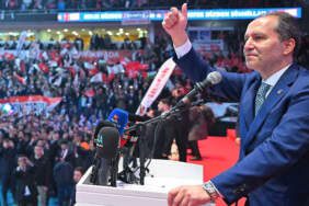 Erbakan, Yeniden Refah Partisi’nin genel başkanlığına tekrar seçildi