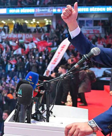 Erbakan, Yeniden Refah Partisi’nin genel başkanlığına tekrar seçildi