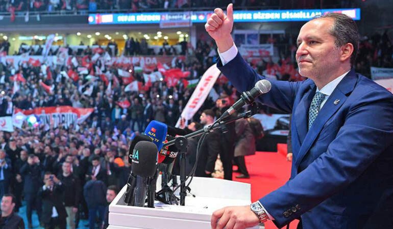 Erbakan, Yeniden Refah Partisi’nin genel başkanlığına tekrar seçildi