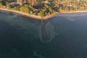 Erdek’te deniz çekildi, binlerce yıllık antik liman ortaya çıktı