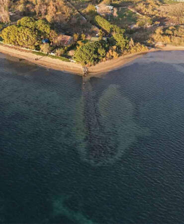 Erdek’te deniz çekildi, binlerce yıllık antik liman ortaya çıktı