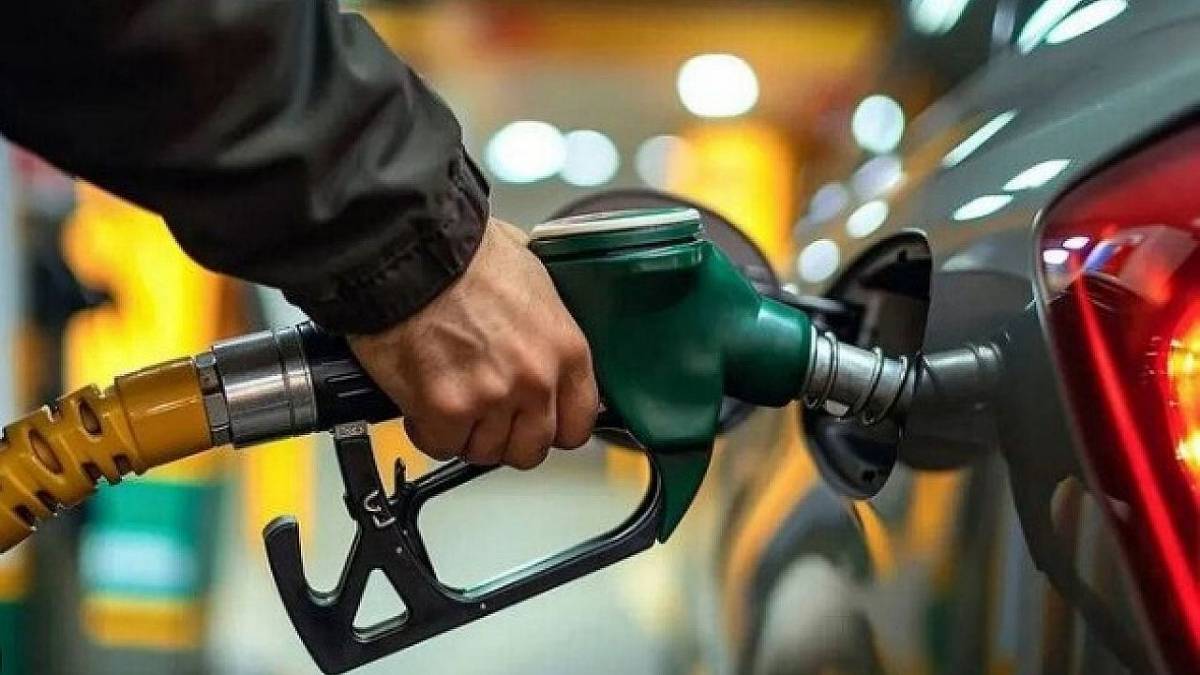 Akaryakıtta tabela değişiyor! Motorine dev zam yolda: Cuma gününden itibaren geçerli olabilir