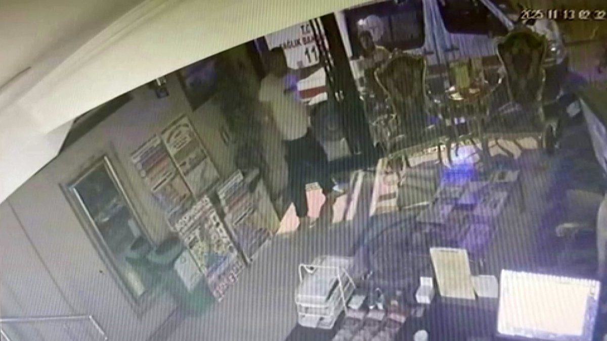 Otel faciasında kahreden görüntüler: Servet Böcek’in kapıyı kırmaya çalıştığı anlar kamerada