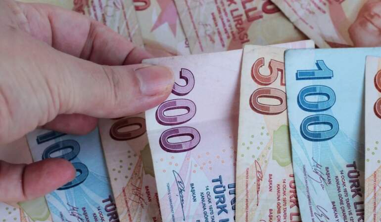 Kredi ve mevduatta atış, KKM’de gerileme devam ediyor
