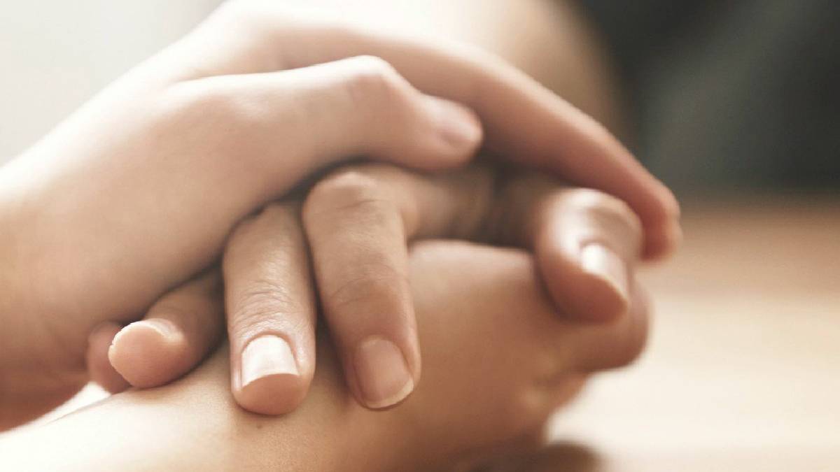 Araştırma: Hafif dokunuş beyinde güven hissi oluşturuyor