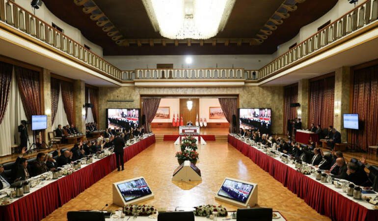 Komisyon’da İmralı oylaması başladı… CHP toplantıyı terk etti