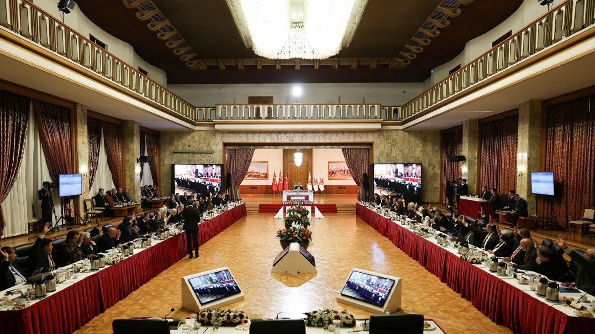 Komisyon’da İmralı oylaması başladı… CHP toplantıyı terk etti