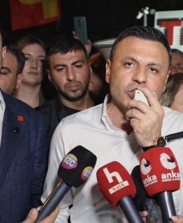 CHP’liler TRT binasına yürüdü: Halkın duruşmaları canlı izlemeye hakkı var