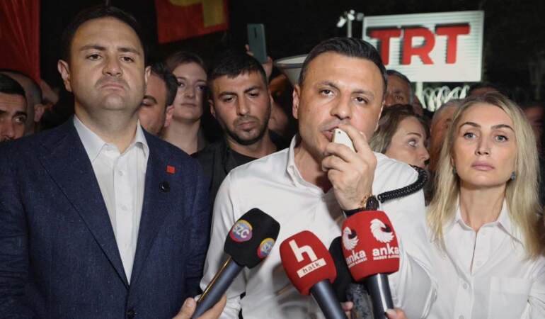 CHP’liler TRT binasına yürüdü: Halkın duruşmaları canlı izlemeye hakkı var