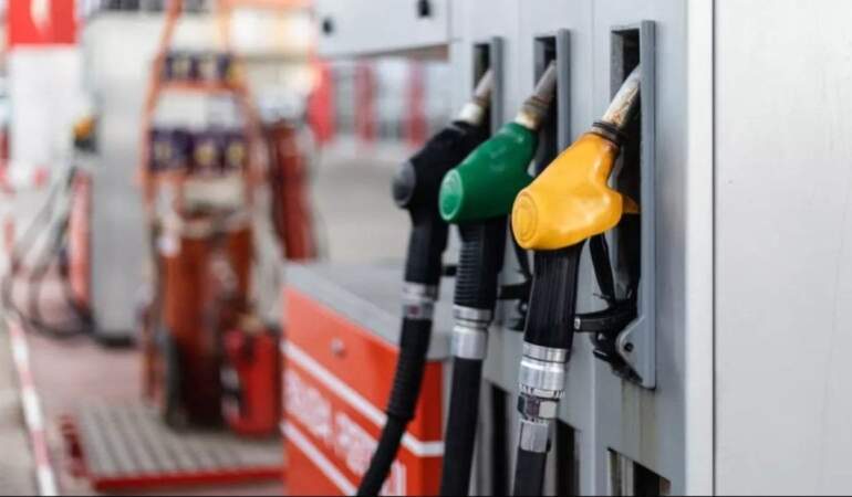 Akaryakıt fiyatları değişti mi? Motorine beklenen indirim yansıdı mı? 23 Kasım akaryakıt fiyatları