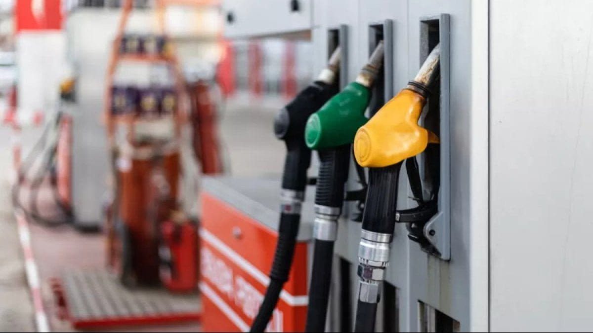 Akaryakıt fiyatları değişti mi? Motorine beklenen indirim yansıdı mı? 23 Kasım akaryakıt fiyatları