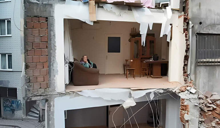 Yandaki inşaat evime zarar verdi nereye şikayet edilir? Kentsel dönüşüm duvar sorumluluğu kimin?