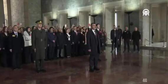 Tekin ve 81 ilden gelen öğretmenler Anıtkabir’de