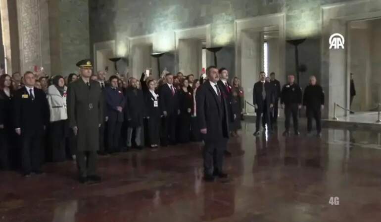 Tekin ve 81 ilden gelen öğretmenler Anıtkabir’de