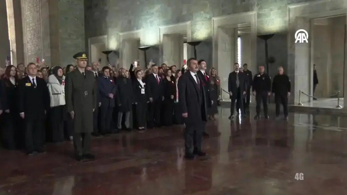 Tekin ve 81 ilden gelen öğretmenler Anıtkabir’de