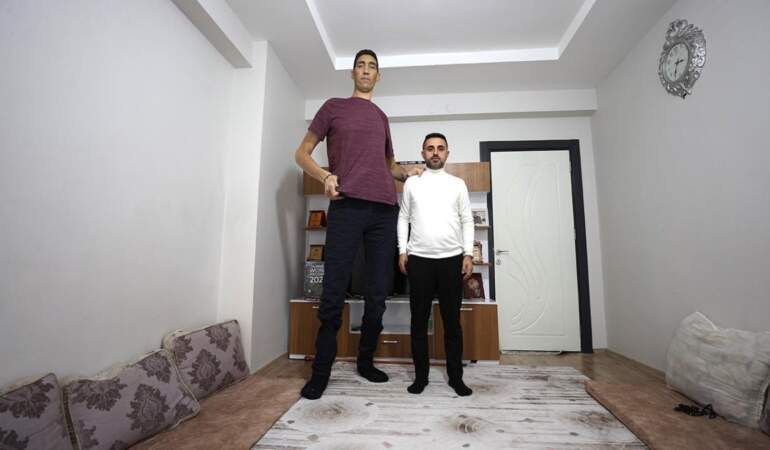 “Dünyanın en uzun adamı” Sultan Kösen’in hayatı belgesel oluyor