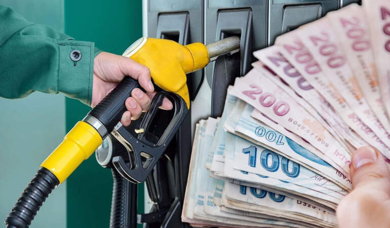 Akaryakıta Çifte Zam! ÖTV Oranı Belli Oldu: Yeni Yıl Yeni Fiyatlarla Geliyor