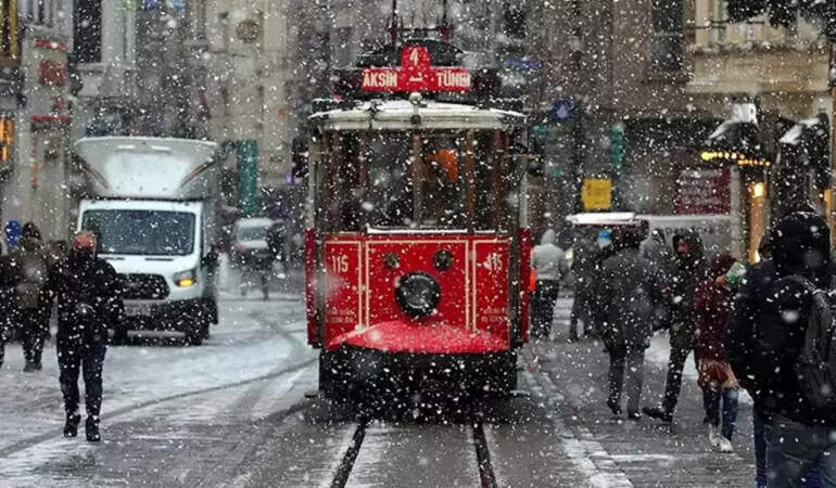 AKOM Tarih Verdi: İstanbul’a Kar Geliyor! Sıcaklıklar Birden Düşecek