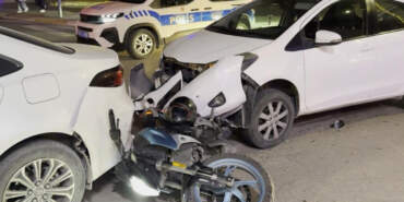 Aksaray’da Zincirleme Kaza! 3 Otomobille Motosiklet Birbirine Girdi