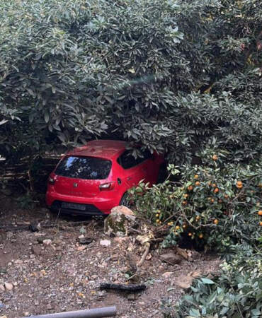 Antalya’da Korkutan Anlar: Boru Patladı, Sular Yükseldi, Araç Bahçeye Sürüklendi