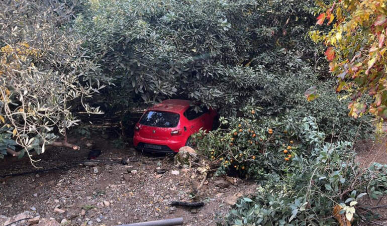 Antalya’da Korkutan Anlar: Boru Patladı, Sular Yükseldi, Araç Bahçeye Sürüklendi