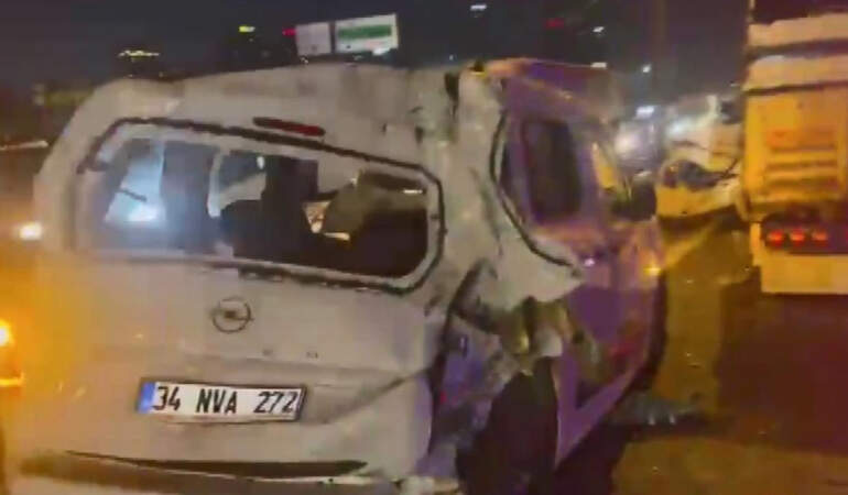 Bağcılar’da Zincirleme Kaza! 3 Şerit Trafiğe Kapatıldı