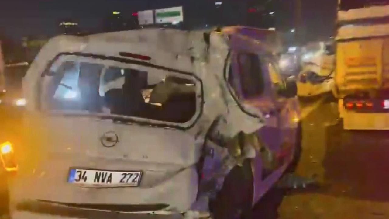 Bağcılar’da Zincirleme Kaza! 3 Şerit Trafiğe Kapatıldı