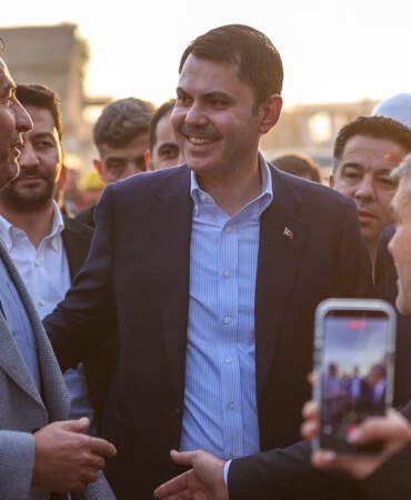 Bakan Kurum, Hatay’da Sahaya İndi: Afet Konutlarını İnceledi