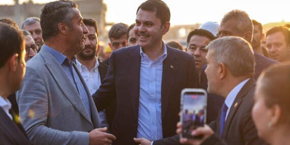 Bakan Kurum, Hatay’da Sahaya İndi: Afet Konutlarını İnceledi
