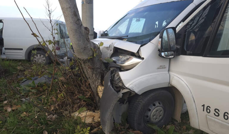 Bursa’da Feci Kaza! İşçi Servisi ile Ticari Araç Birbirine Girdi: 11 Yaralı
