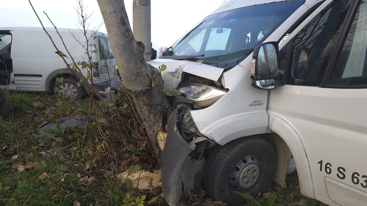 Bursa’da Feci Kaza! İşçi Servisi ile Ticari Araç Birbirine Girdi: 11 Yaralı