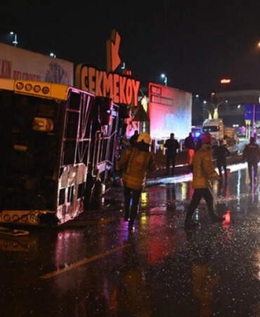 Çekmeköy’de İETT Otobüsü Devrildi