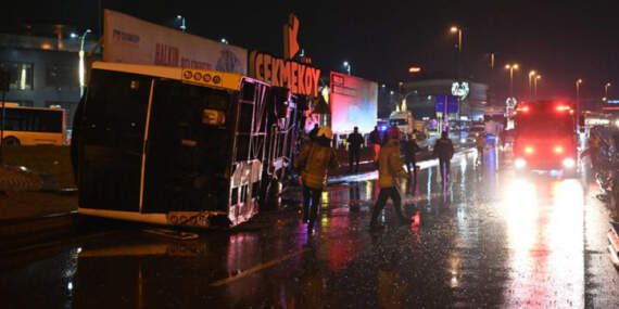 Çekmeköy’de İETT Otobüsü Devrildi