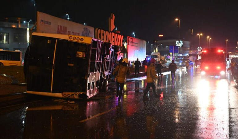 Çekmeköy’de İETT Otobüsü Devrildi