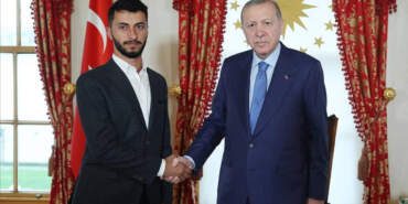 Cumhurbaşkanı Erdoğan, Oscar Ödüllü Filistinli Yönetmen Basel Adra’yla Bir Araya Geldi