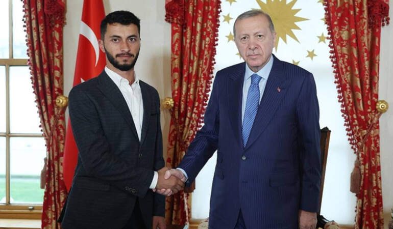 Cumhurbaşkanı Erdoğan, Oscar Ödüllü Filistinli Yönetmen Basel Adra’yla Bir Araya Geldi