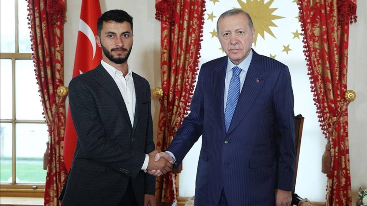 Cumhurbaşkanı Erdoğan, Oscar Ödüllü Filistinli Yönetmen Basel Adra’yla Bir Araya Geldi