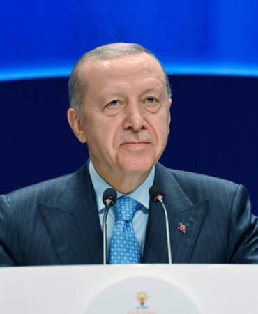 Cumhurbaşkanı Erdoğan’dan Özgür Özel’e Tepki: ‘Her Köşeye Sıkıştığında Saçmalıyor’