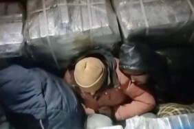 Demir Yüklü TIR’ın Dorsesinden 37 Kaçak Göçmen Çıktı