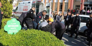 Erkek Şiddeti Her Yerde… Boşanma Duruşması Çıkışında Eşini Bıçakladı