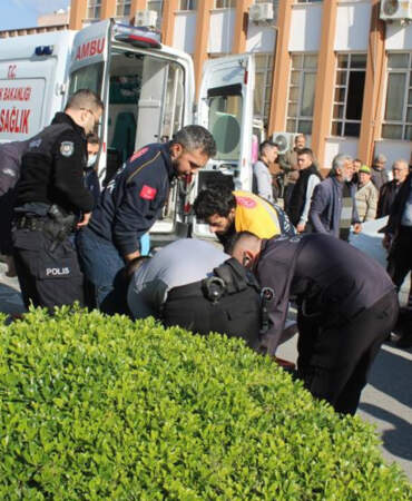 Erkek Şiddeti Her Yerde… Boşanma Duruşması Çıkışında Eşini Bıçakladı