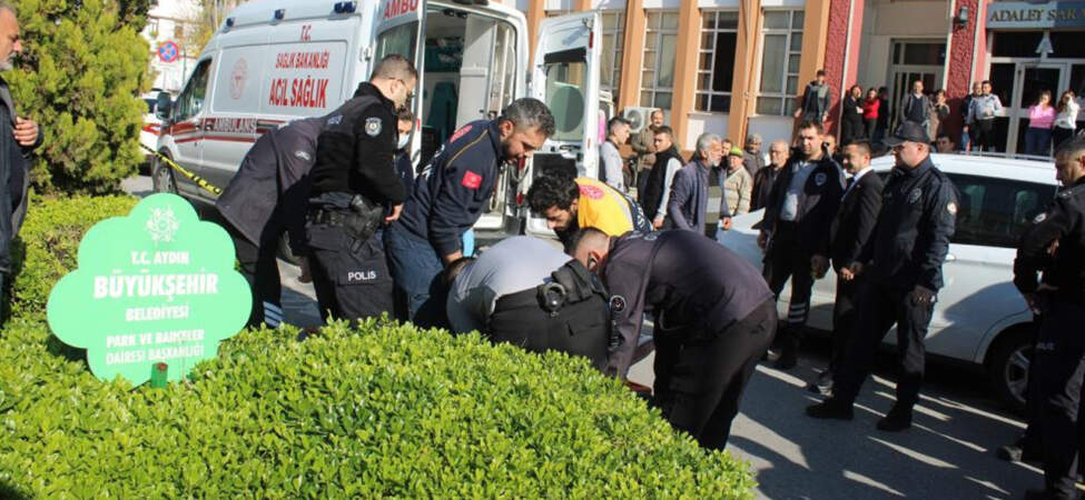 Erkek Şiddeti Her Yerde… Boşanma Duruşması Çıkışında Eşini Bıçakladı