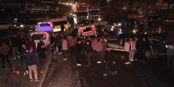 Freni Boşalan Vinç 6 Aracı Biçip Geçti: 7 Yaralı