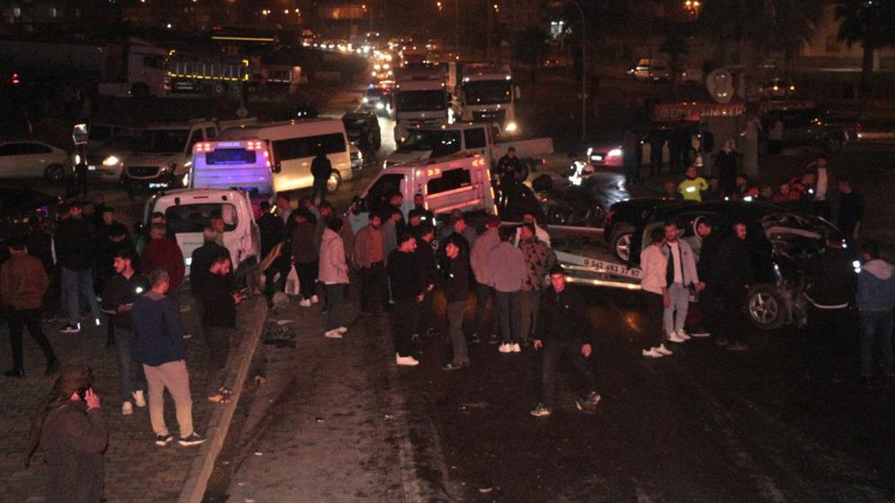 Freni Boşalan Vinç 6 Aracı Biçip Geçti: 7 Yaralı