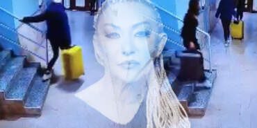 Gözaltına Alınmışlardı! Güllü’nün Kızının Bavullarla Apartmandan Çıktığı Anların Görüntüleri Ortaya Çıktı