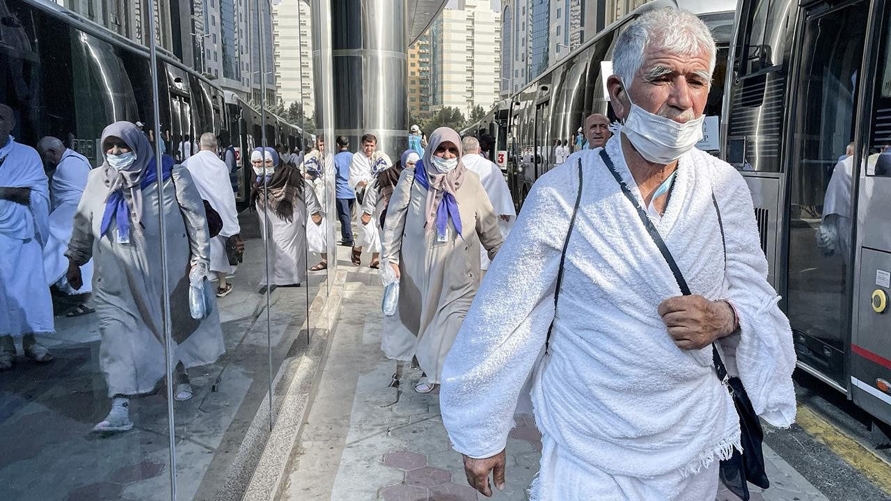 Hacı Adayları Dikkat! Diyanet Duyurdu, Vize İşlemlerinde Kritik Değişiklik