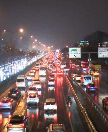 İstanbul’da Pazartesi Çilesi! Yağmurla Birlikte Trafik Felç