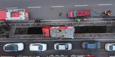 İtfaiye Aracı Köprü Arasında Sıkıştı: 3 Personel Yaralı